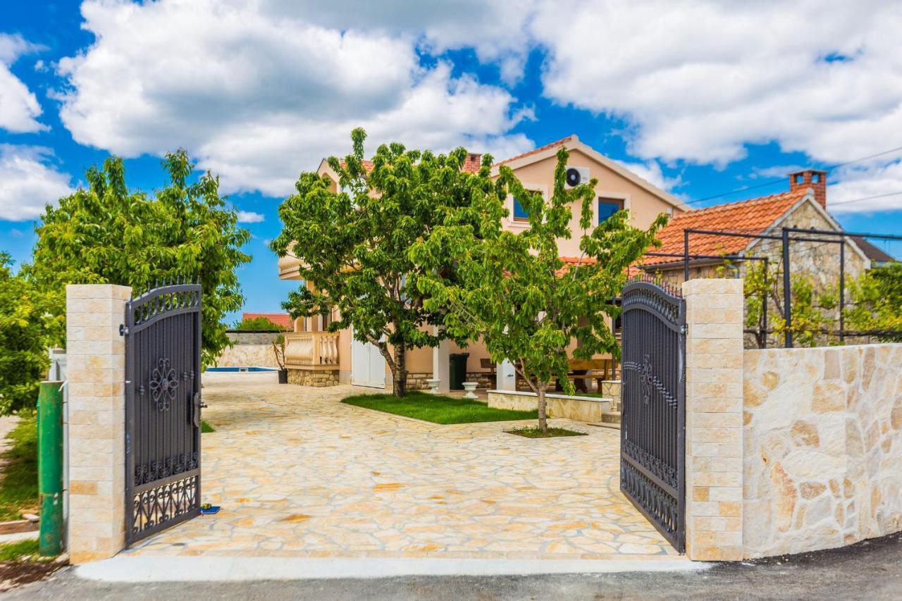 Villa Tina With Swimming Pool, Tennis Court, Games Room, Sauna, Gym, Bbq Policnik Exterior foto