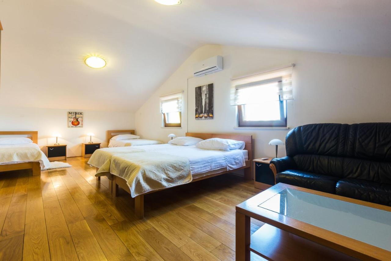 Villa Tina With Swimming Pool, Tennis Court, Games Room, Sauna, Gym, Bbq Policnik Exterior foto